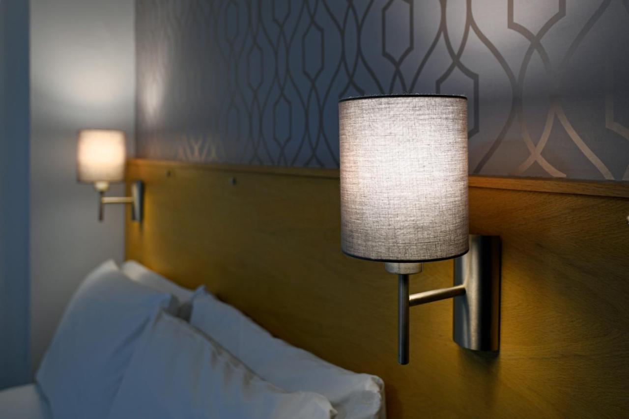 The Corner House Hotel Annan Bagian luar foto